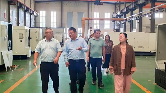 A tengerentúli ügyfelek helyszíni ellenőrzés céljából keresik fel a Qiansheng nehézipari gyárat